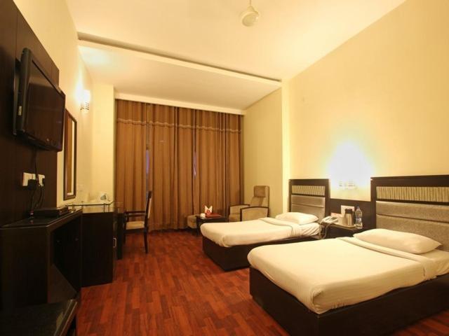 Eagle Motel Rajpura ภายนอก รูปภาพ
