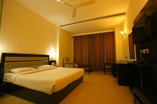 Eagle Motel Rajpura ภายนอก รูปภาพ